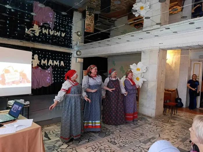 деньмамы красный 3